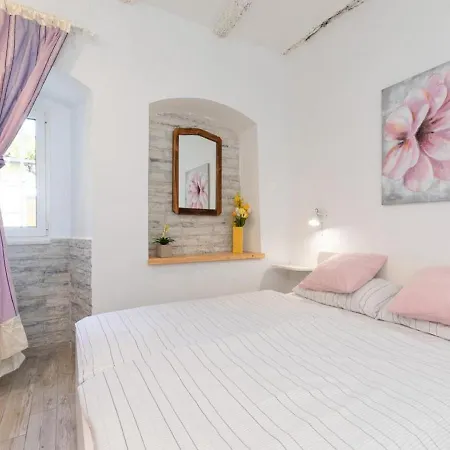 Apartament Sisi *
